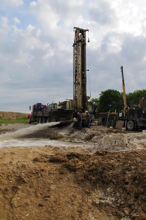 Flynn Drilling job site photograph